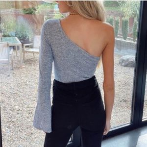 VESTIQUE Gray one shoulder bodysuit long sleeve
